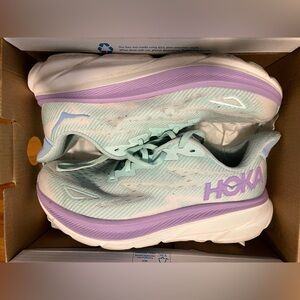 Hoka Clifton 9 wide